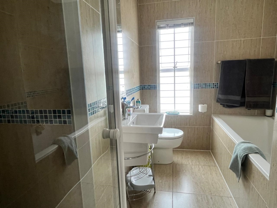 To Let 3 Bedroom Property for Rent in Sunningdale Western Cape